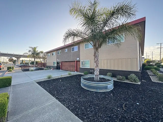510 Castro St #A — Photo 1