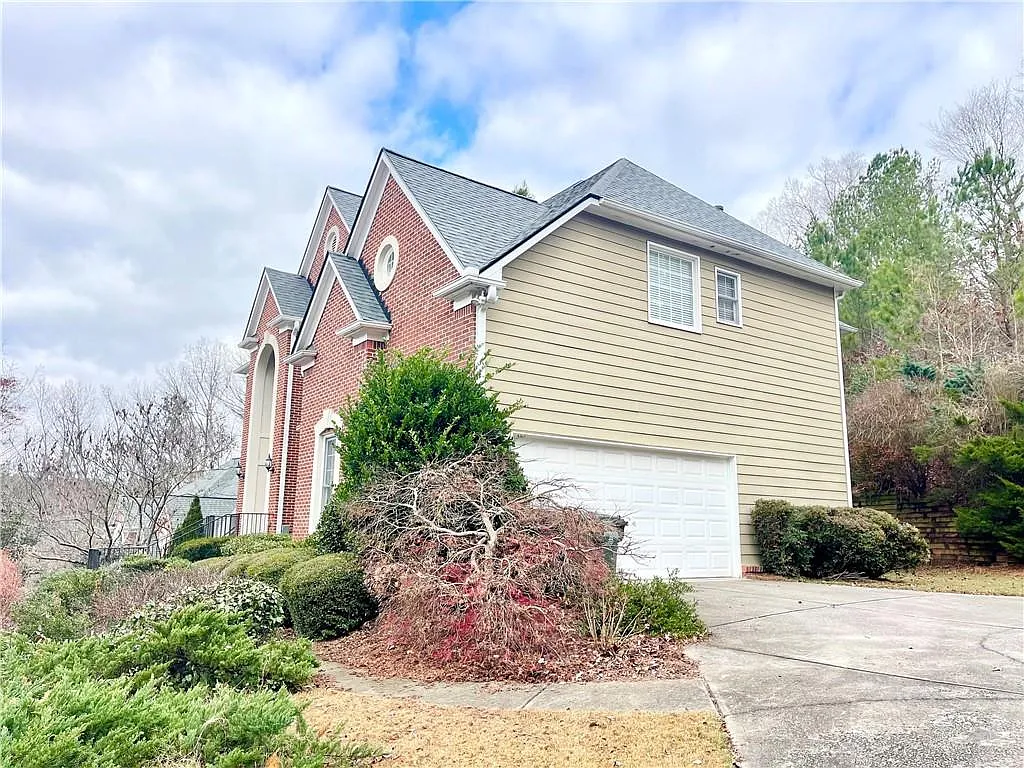 5 bed, 4.0 bath, 3246 sqft, $3,585 — Photo 3