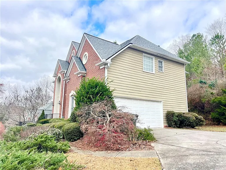 555 Vinings Springs Dr SE — Photo 3