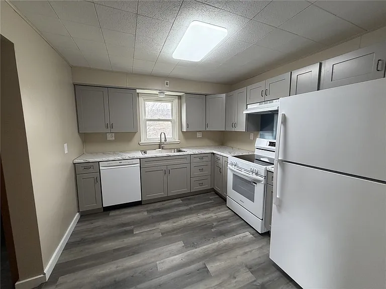 1154 Eisenhower Dr — Photo 17
