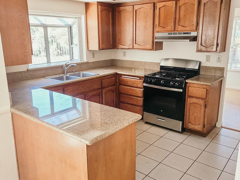 3470 Mountainside Dr — Photo 10