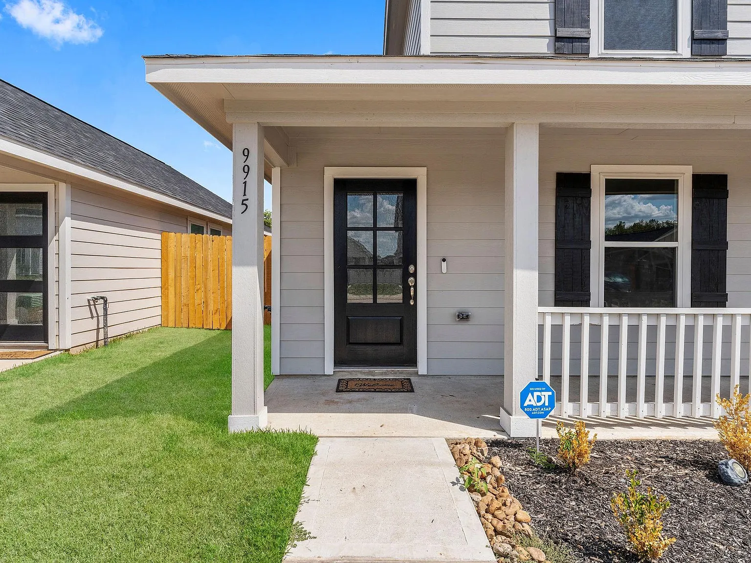 3 bed, 2.0 bath, 1235 sqft, $1,500 — Photo 2