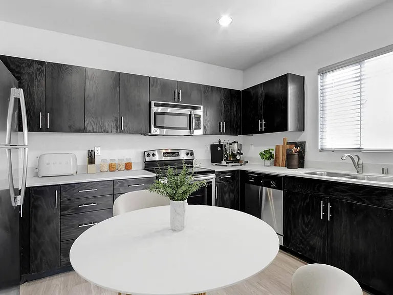 Citron Apartments — Photo 11
