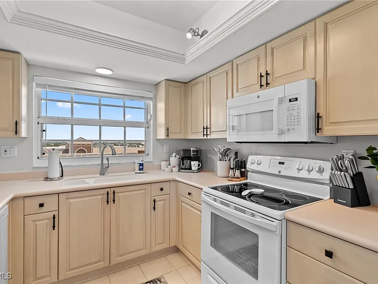 9577 Gulf Shore Dr #703 — Photo 13