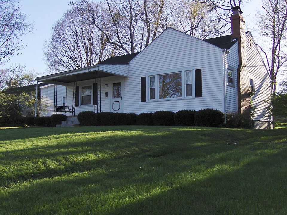 1st image of 216 Pinewood Avenue