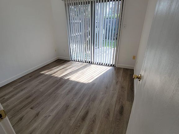 4th image of 2512 Larkspur Ln