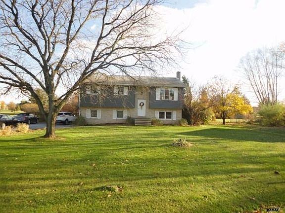 3rd image of 1105 Forest Dr