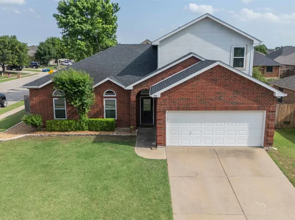 951 Benjamin Dr, Burleson, TX 76028