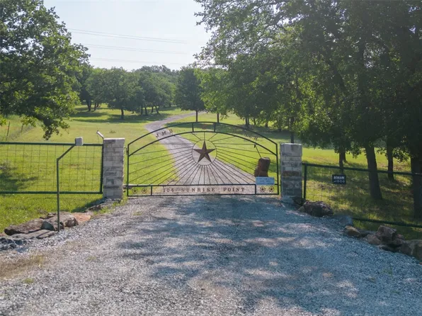 104 Sunrise Point, Sunset, TX 76270