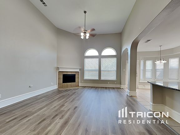 3rd image of 621 Bur Oak Dr