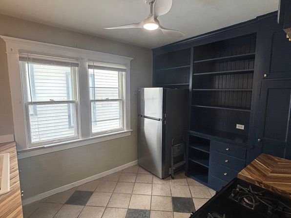 203 Hoyt St #2