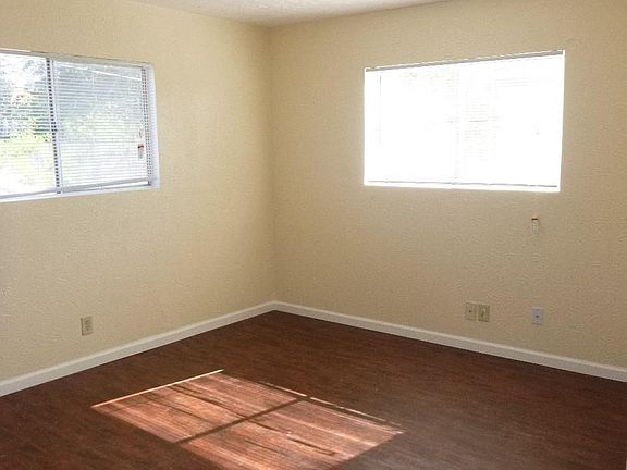 5th image of 1213 Barton St