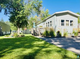 809 S Gina Pl, Sioux Falls, SD 57106
