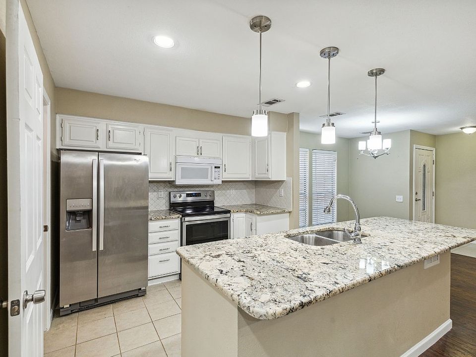 1st image of 555 Briarcliff Dr