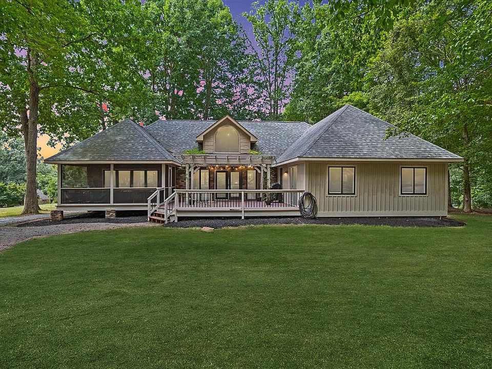 1st image of 606 Surrey Dr