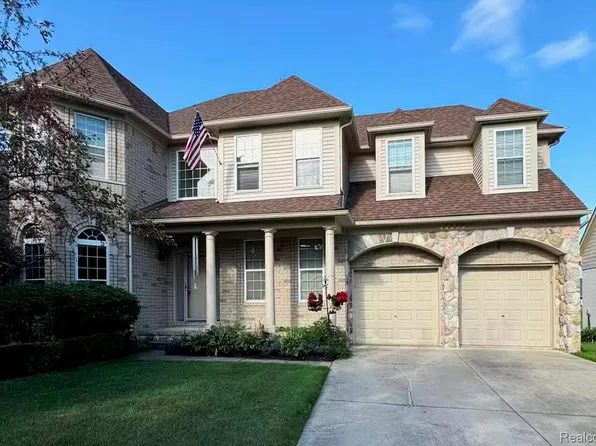 49235 Yale Dr, Macomb, MI 48044