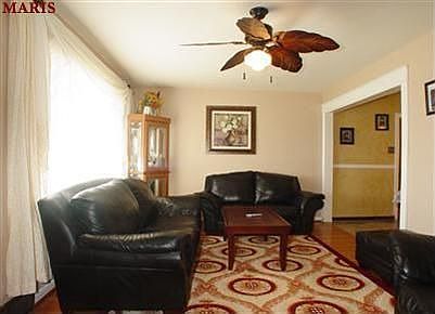 4th image of 301 Southwark Ln