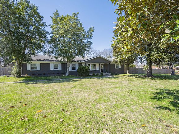 3rd image of 715 Lolita Dr