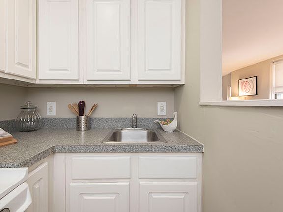 5th image of 201 S 13th St APT 412
