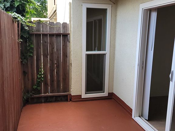 3rd image of 432 11th St #3