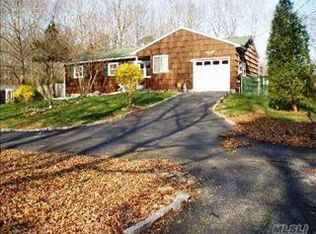 506 Boxwood Dr, Shirley, NY 11967