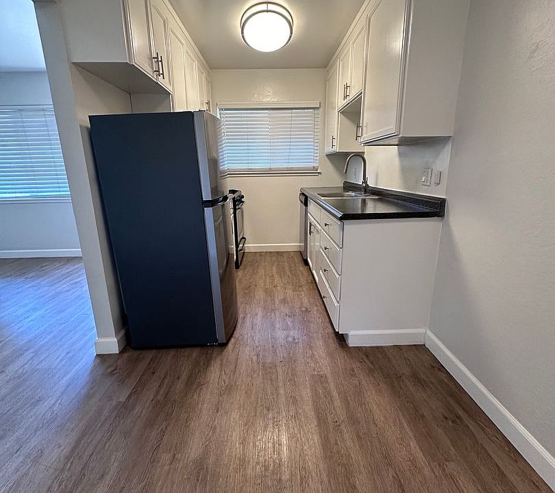 1st image of 350 Dunster Dr #5
