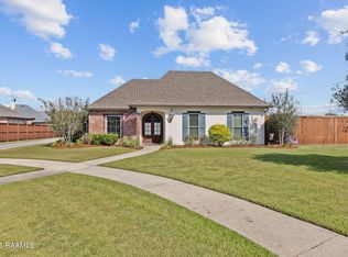 221 Cresthill Dr, Youngsville, LA 70592