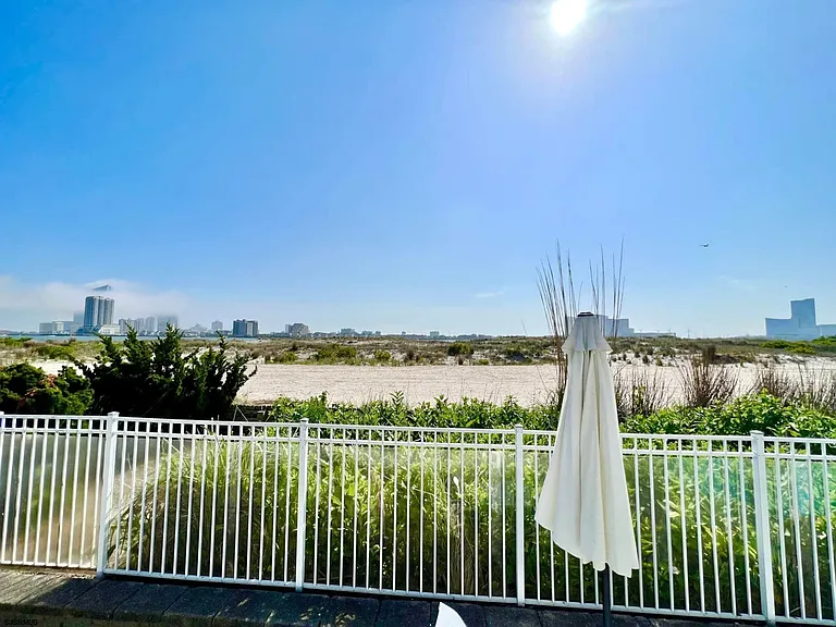 24 Ocean Dr W — Photo 27