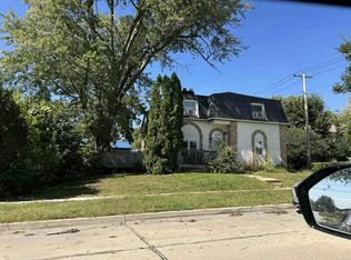 109 S D St, Indianola, IA 50125