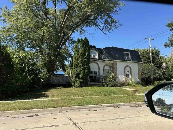 109 S D St, Indianola, IA 50125