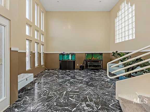 5th image of 808 Augusta Dr