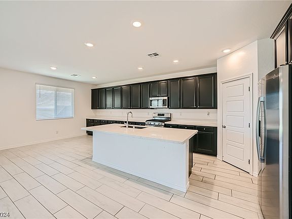 5th image of 2956 Moulin Heights St