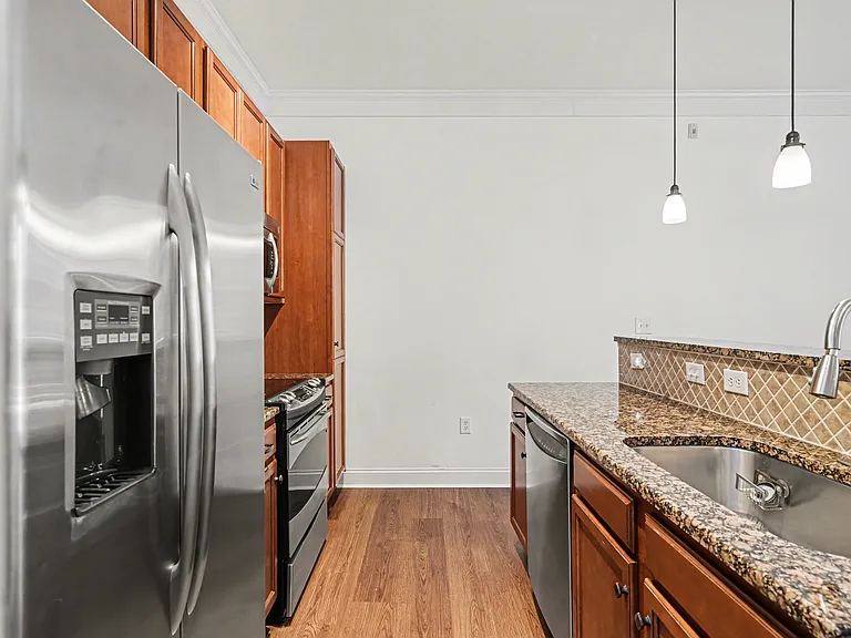 2810 Selwyn Ave #124 — Photo 14