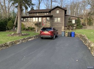 67 Pines Lake Dr, Wayne, NJ 07470