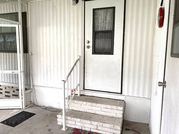 5th image of 332 Crestwood Dr