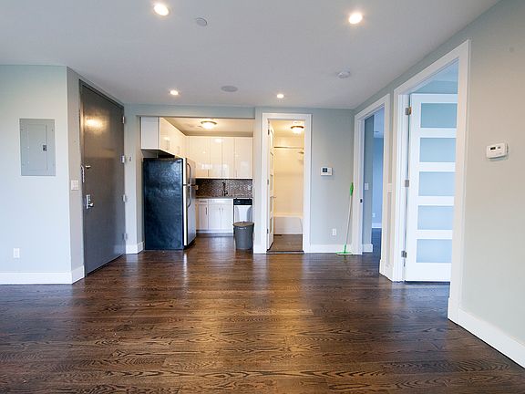 5th image of 563 Greene Ave #4L