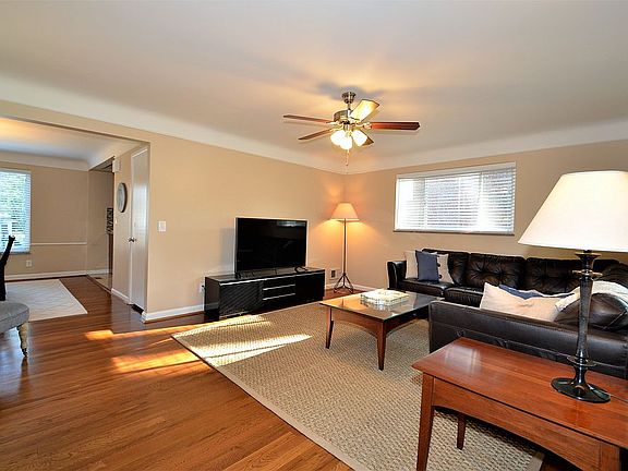 3rd image of 2200 Bluegrass Ln