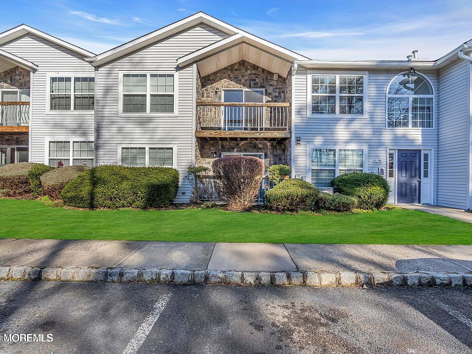 1st image of 33 Diane Dr