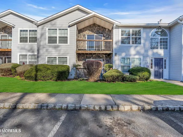 33 Diane Dr, Tinton Falls, NJ 07753