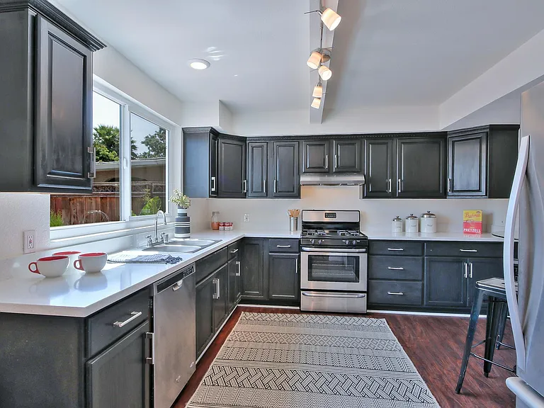 546 Hamilton Ave — Photo 10