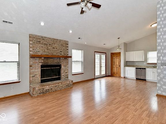3rd image of 3701 Foxtail Dr