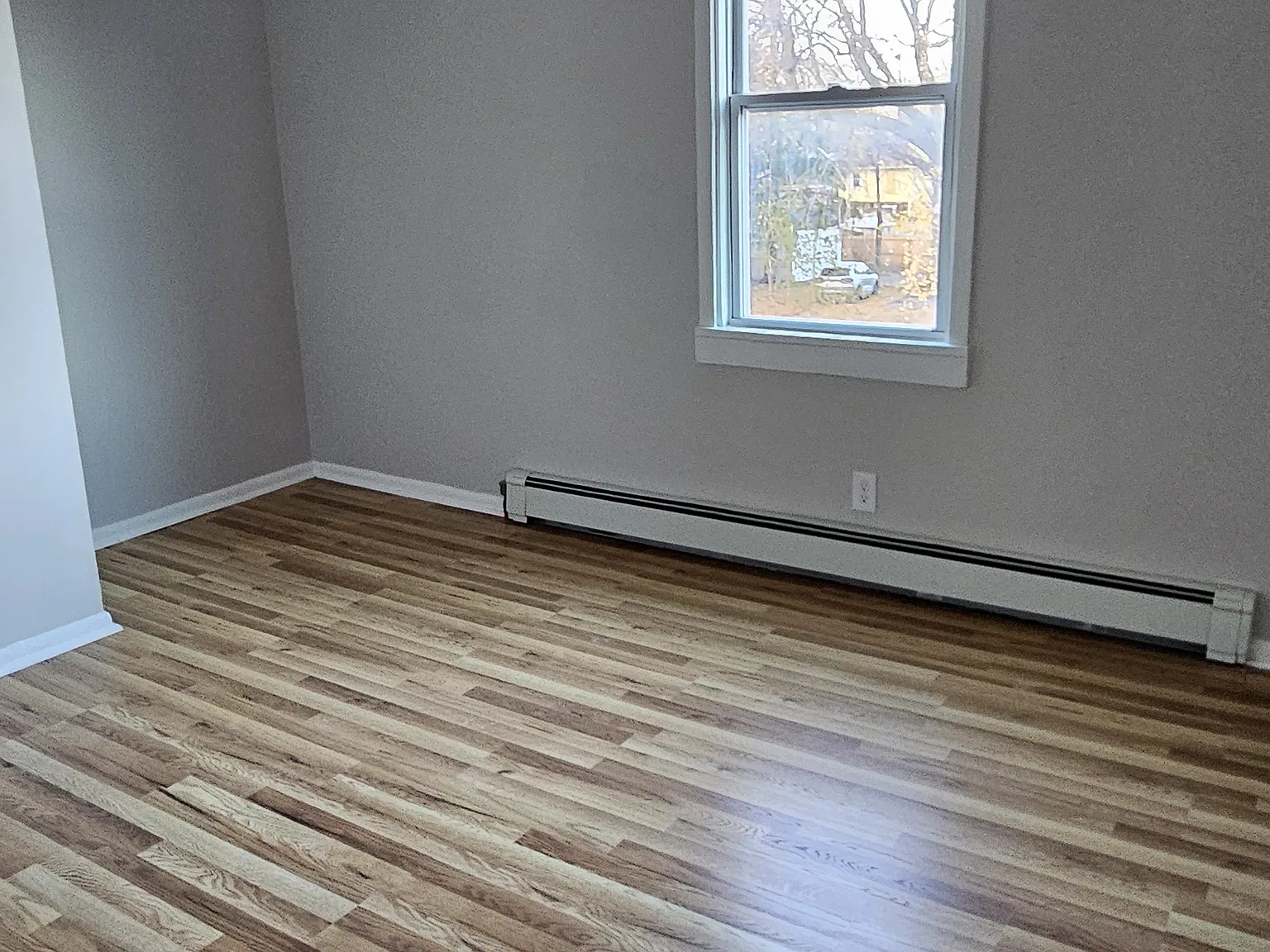 3 bed, 1300 sqft, $1,800 — Photo 4