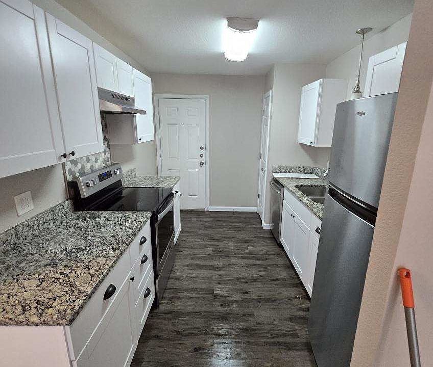 1st image of 613 Carrie Ave