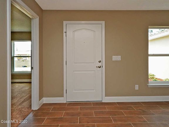 3rd image of 828 Sparkle St SE