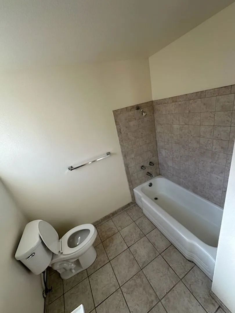515 South E Creekside Apartments — Photo 4
