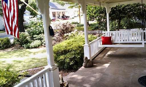 2nd image of 412 Campbell Hill St