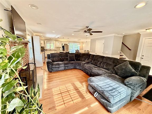 3rd image of 571 Fruit Hill Ave