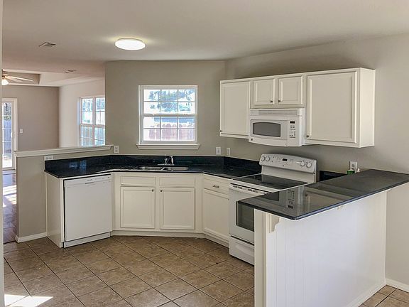 5th image of 1909 S Pinewoods Dr