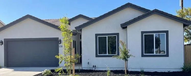 4 bed, 2.5 bath, 2249 sqft, $3,250 — Photo 2