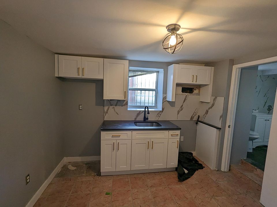 1st image of 112 McWhorter St Floor 1